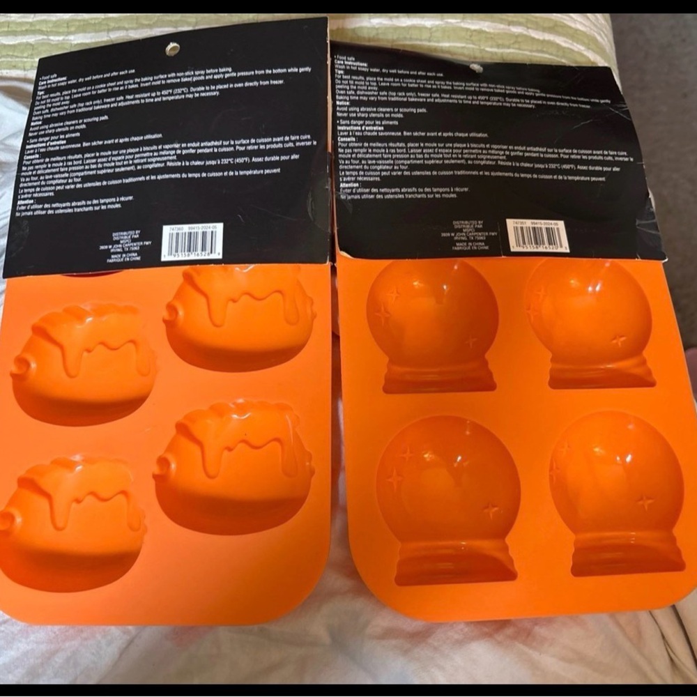 Celebrate It Orange Silicone Holiday Pudding and Snow Globe Bake Molds